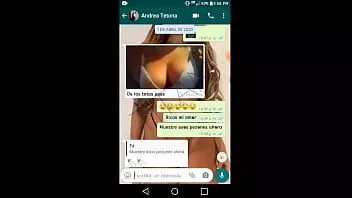 Oynat Angela işten bir arkadaşım, whatsapp'ta konuşuyoruz, onu görüntülü görüşme yapmaya ikna ediyorum, bana sikimi görmek istediğini söylüyor... görüntülü görüşmede bana kocaman göğüslerini gösteriyor ve 5'ten az bir sürede geliyor dakika!
