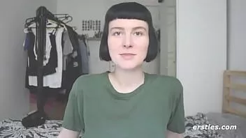Oynat Delphine eylem için onu yapay penis yağlar