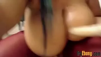 play جليسا مع ثدي غنيمة ضخمة يثير ويثير حفرة عميقة