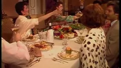 play Une star du porno femdom vintage sert un scénario de dîner de grosse bite