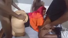 播放 业余金发女郎在一个浪荡公子的派对上实现了她最黑暗的欲望