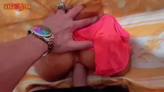 Oynat Stepdad, Latina komşusunun mükemmel kedi direnemez