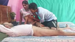 play Hot College Threesome: Hanif, Manik & Sumona in intense groep fuck sessie