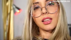 Reproduzir Sussy Love em um elenco selvagem para FetishCenter: Dildo Play e Colombian Passion