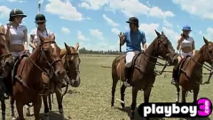 Abspielen Zierliche Teenie-Babes genießen Lesbensex im Freien mit perfekten Titten und tollen Posen