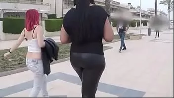 Abspielen Rotschopf Tania und ihre schwarze Freundin Davinia bei einer geilen Orgie!!