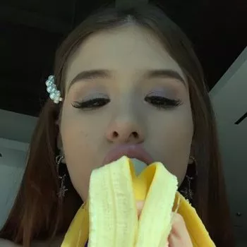 अभिनेता Isabell Moon