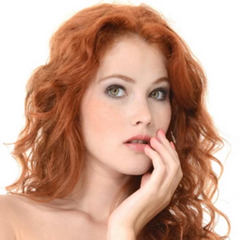 अभिनेता Heidi Romanova